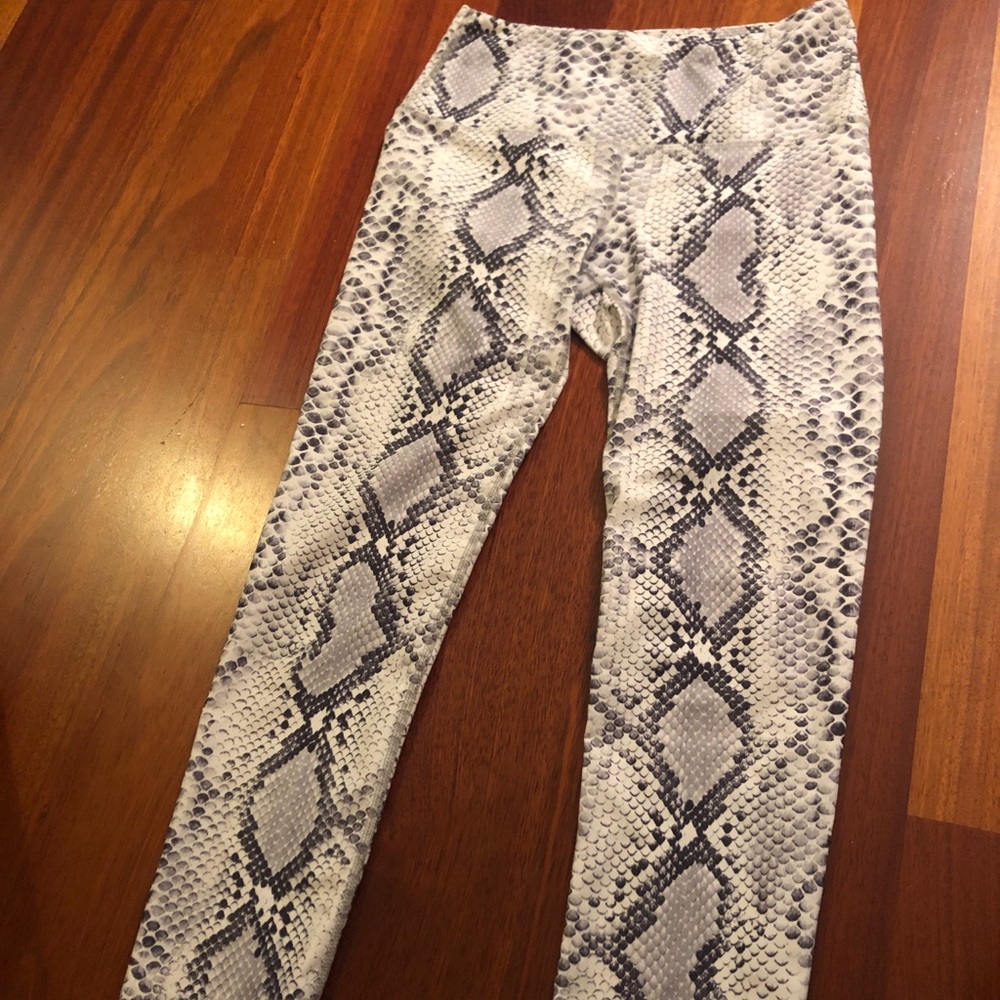 Black and white snake skin pattern leggings